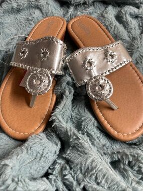 Palms Women's Metallic Silver Embellished Toe-Post Sandals NWT size 9